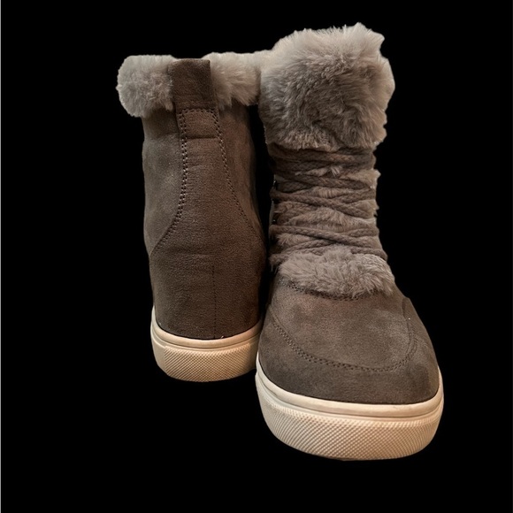 Booties - Picture 3 of 9